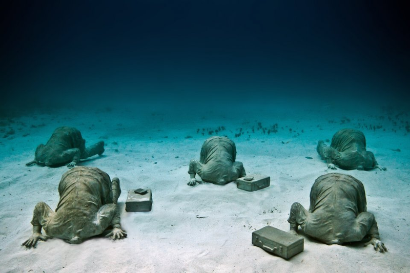 Illustration for article titled The Astonishing Treasures of Underwater Art Galleries